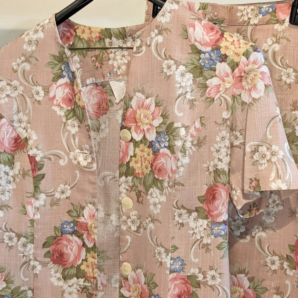 VINTAGE SET- MATCHING FLORAL JACKET AND SKIRT